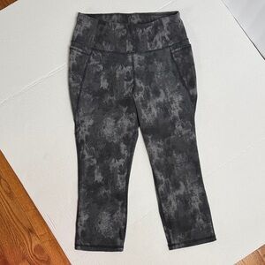 Livi Active Black Gray Capris